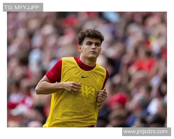 哈维西蒙斯的崛起之路：从青训小将到足球新星的精彩旅程