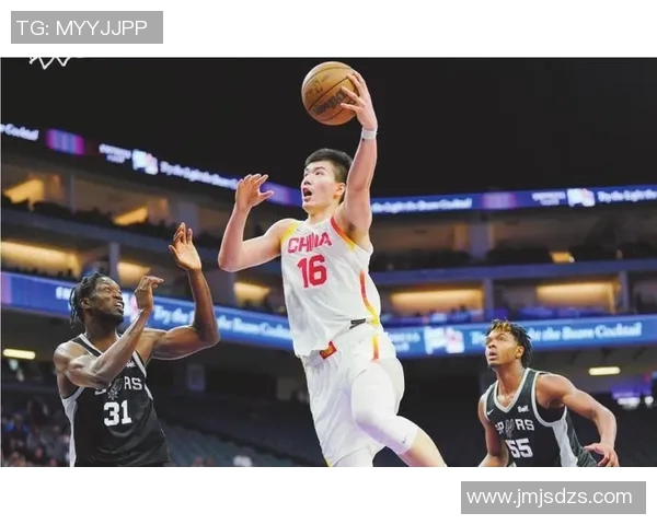 马刺主力球员赞中国男篮实力强劲，国际赛场再现精彩对决